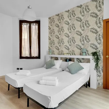 דירה New! Stylish 3-person Flat By Metro M3 & Sunny Balcony