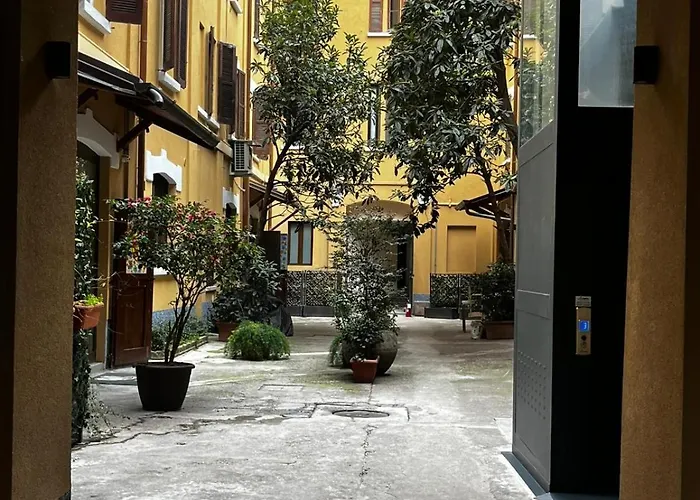 Lägenhet New! Stylish 3-person Flat By Metro M3 & Sunny Balcony